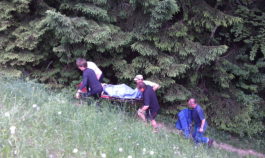 Rettungseinsatz Bazora - Bergung eines verletzten Wanderers.jpg