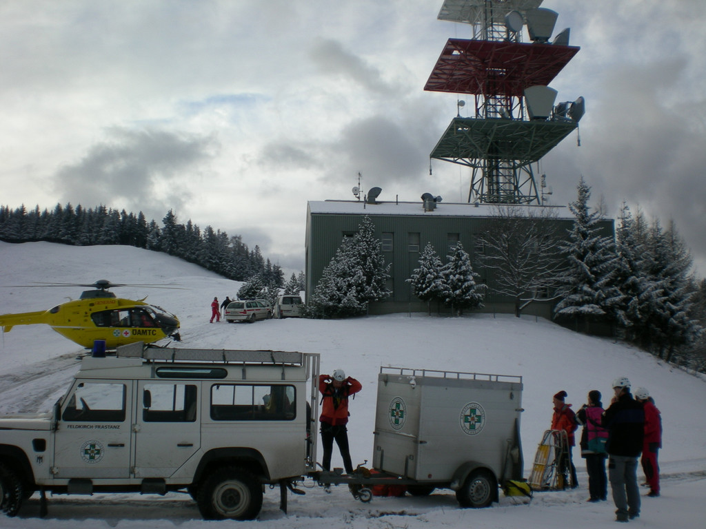 Rettungseinsatz eines abgest__rzten Telekom Arebiters auf dem Sendemast Vorder__lple.JPG