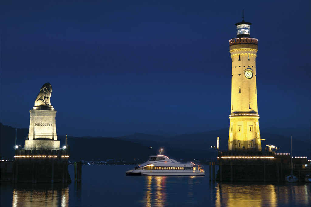 Kat in Lindau bei Nacht.jpg