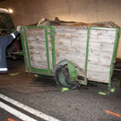 Klösterle: Pkw fuhr gegen Traktor mit Viehanhänger 