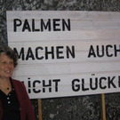 IMG_4582 Barbara Hagen neben Arbeit von Christine Lederer_JPG-1312281364