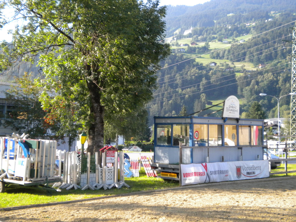 017_JPG-1312352318