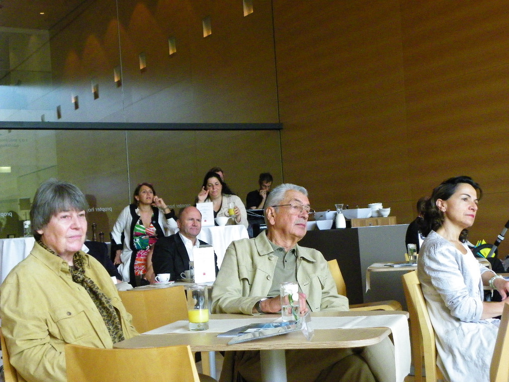 112_2439_JPG-1312549987