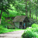 Den Felsen entlang