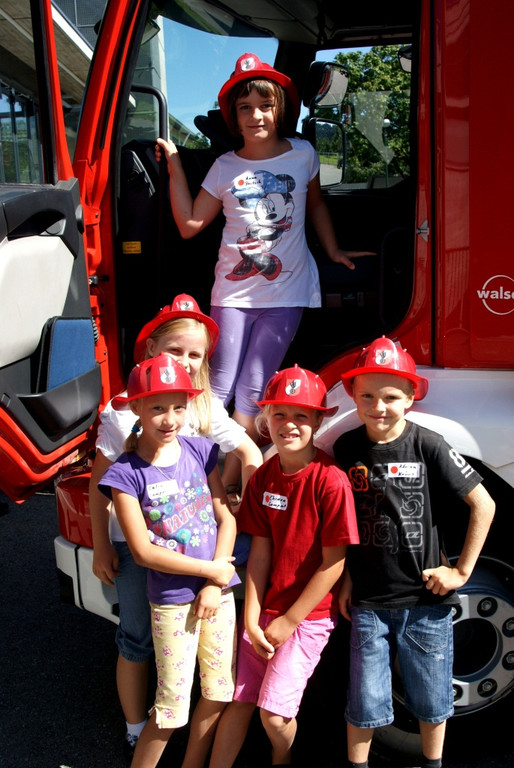 04 _Anna mit ihren Freunden__JPG-1313147341