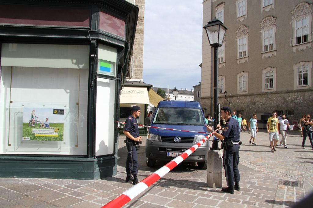 normal_16082011bankraubffaktivnews_15.jpg