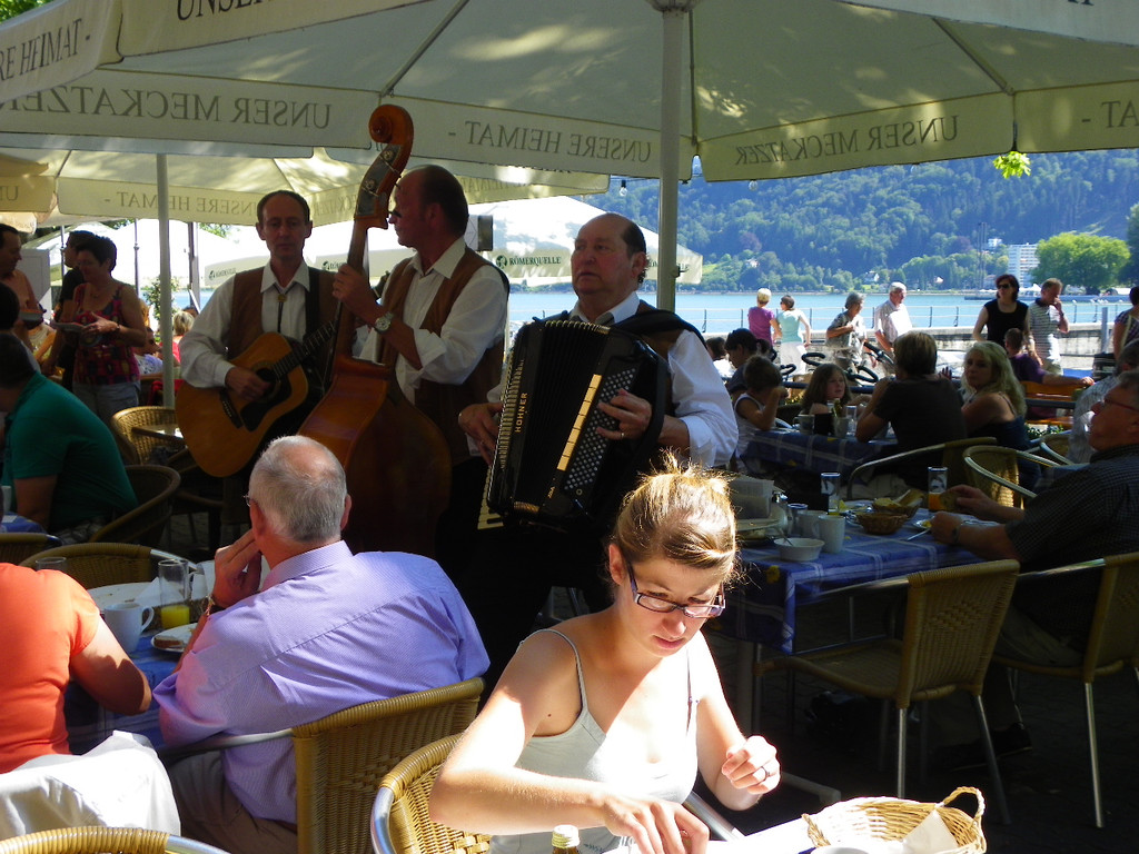 111_6996_JPG-1314436575