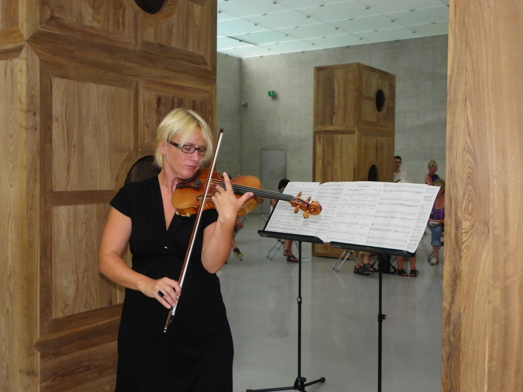 112_3582-1_JPG-1314437898