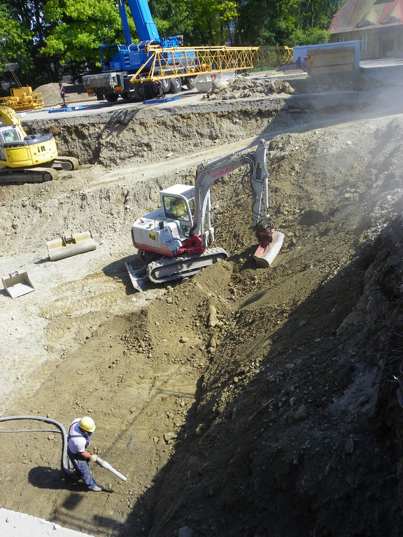 112_3592-1_JPG-1314522574