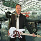 hangar mit strat.jpg