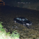 NÖ/ Bez. Neunkirchen: PKW stürzt nach Unfall in Reichenau an der Rax in die Schwarza