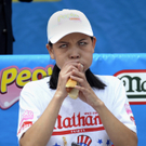 Schwarze Witwe gewinnt Wettessen