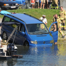 Hard: Pkw landet im Wasser