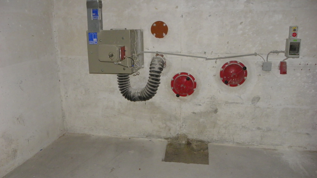 112_3904_JPG-1315692976