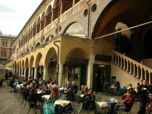 Padova_Piazza_delle_Erbe_jpg-1315730253