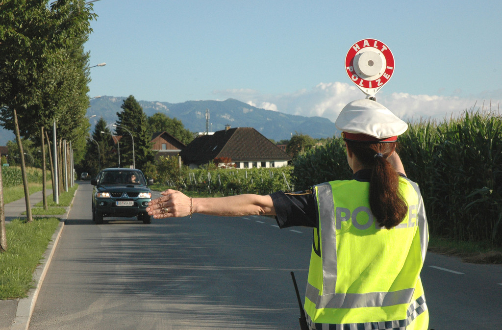 10polizei_verkehrskontrolle_jpg-1315732976