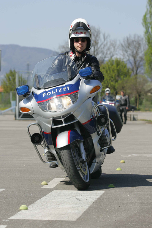 08polizei_motorradstreife_jpg-1315733519