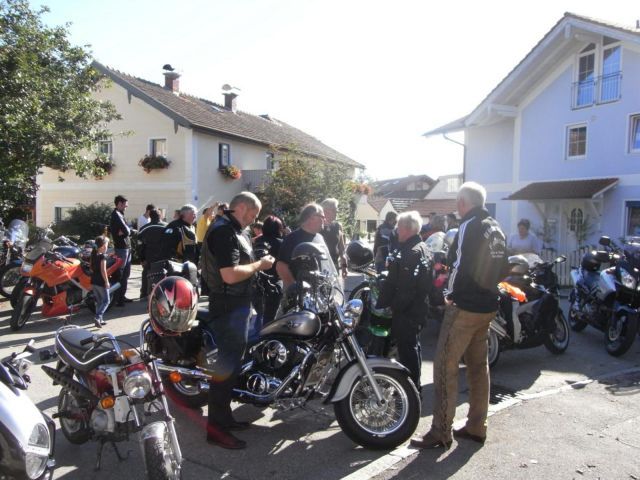 normal_11092011erstesbikertreffenkirchanschoeringbaaktivnews03.jpg