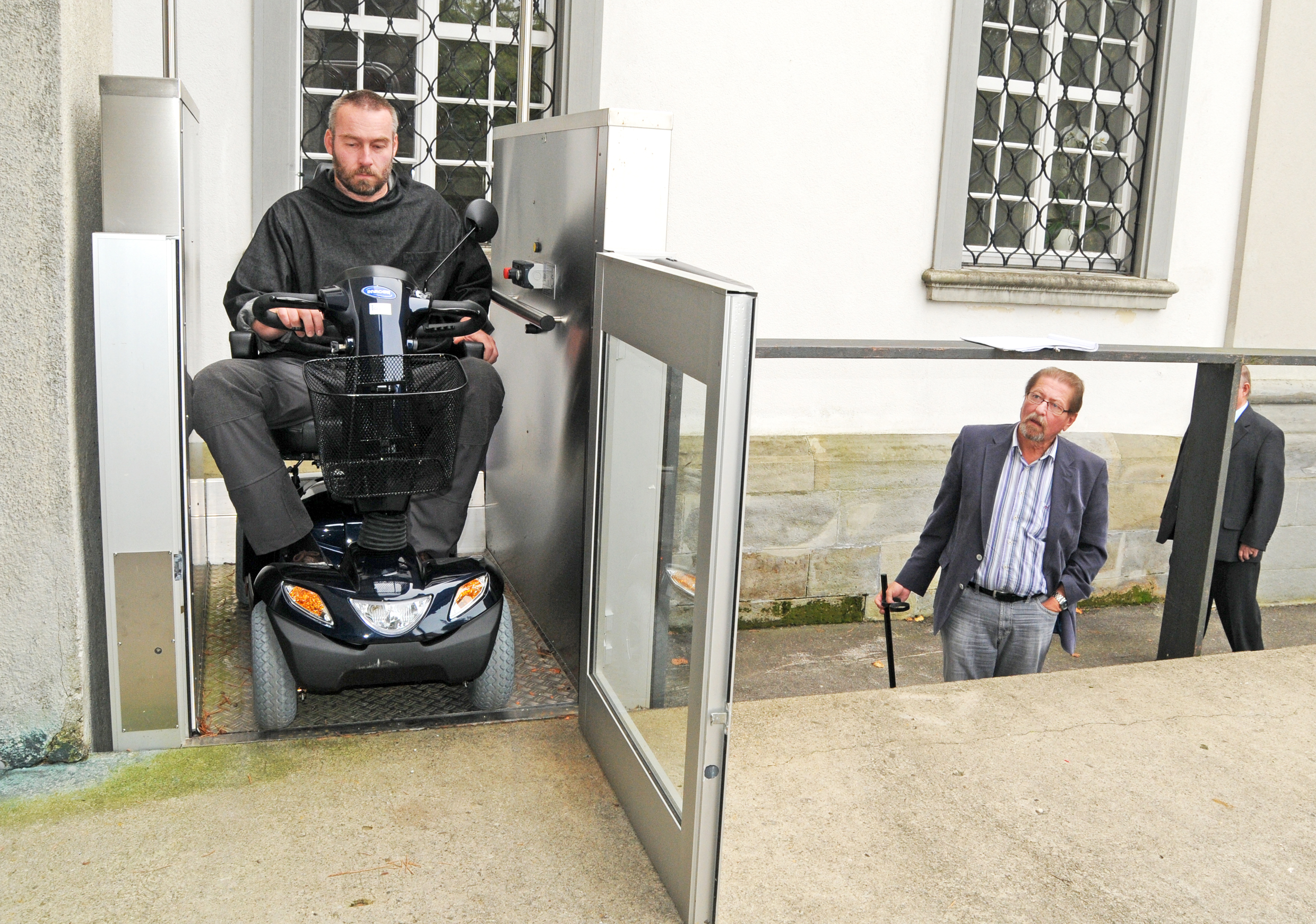 __bergabe Elektrofahrzeug3_jpg-1316099255