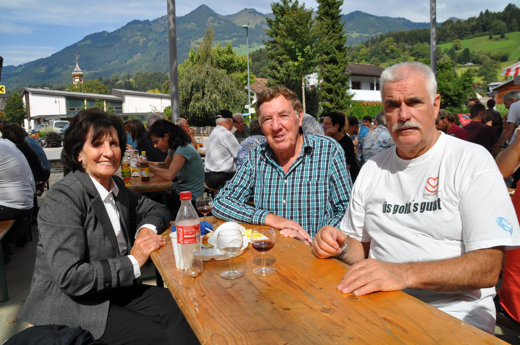 Obmann Hans B__sch mit G__sten_JPG-1316372736