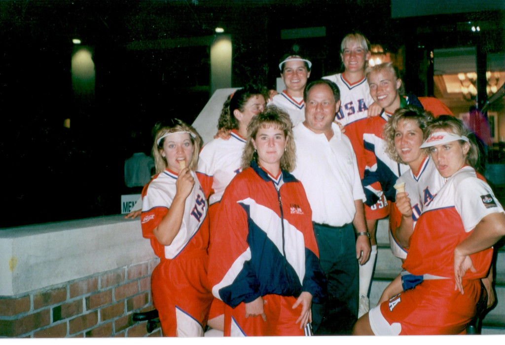 Florian Peter Lampert mit USA Softball Nation Team_jpg-1316434418
