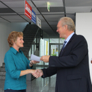Scheckübergabe an die Gewinner