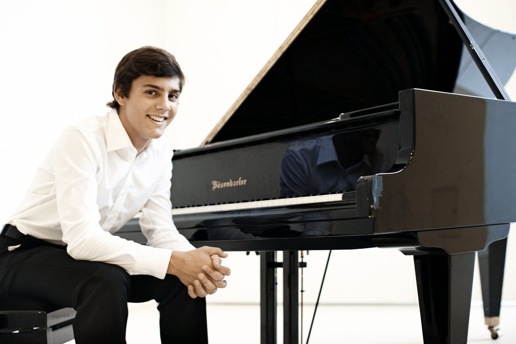 AaronPilsan1_jpg-1316772765