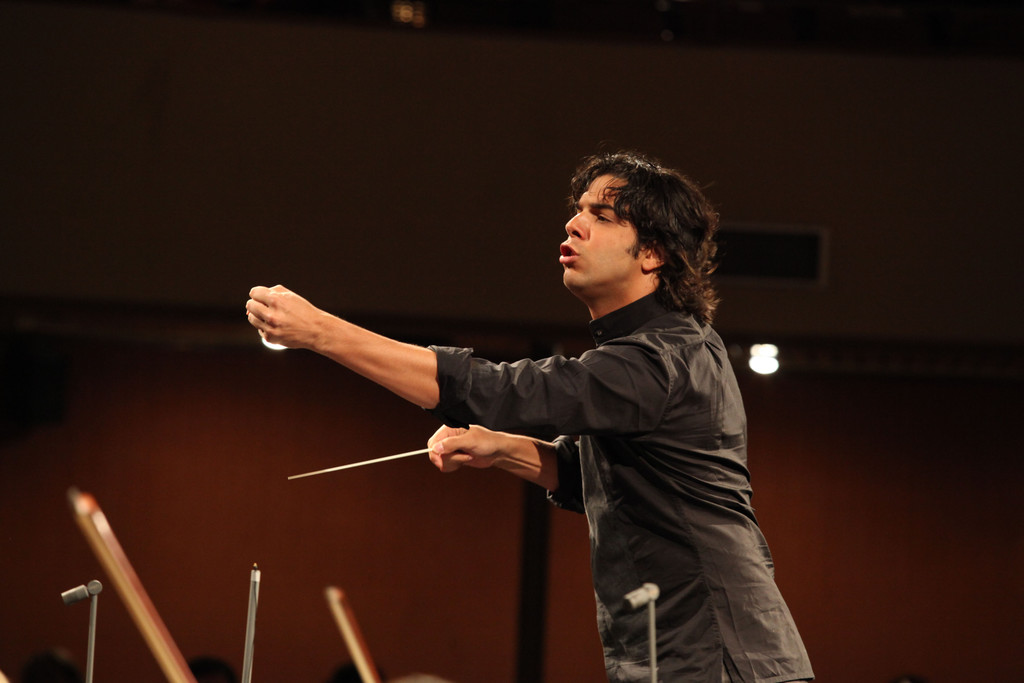 HINDOYAN_Domingo_01_jpg-1316772788