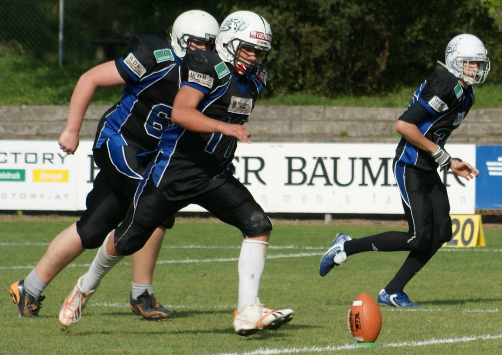 Football Action _06__jpg-1317038319