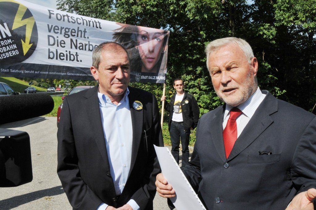 nahm_petition_beim_jagdhof_fuschl_entgeg_003456241.jpg