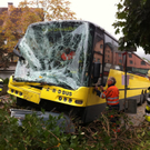 Schwarzach: Landbus kracht gegen Haus