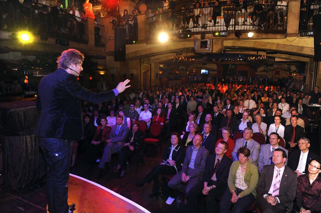 Mentalist Dr_ Florian Ilgen - B__hnenshow.jpg