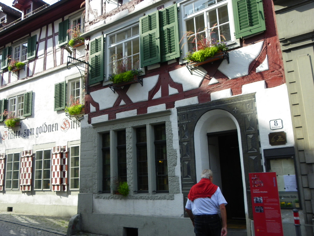 209_JPG-1317590834