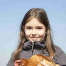 "Ineluaga": Mitten unter Hühnern und Schweinen