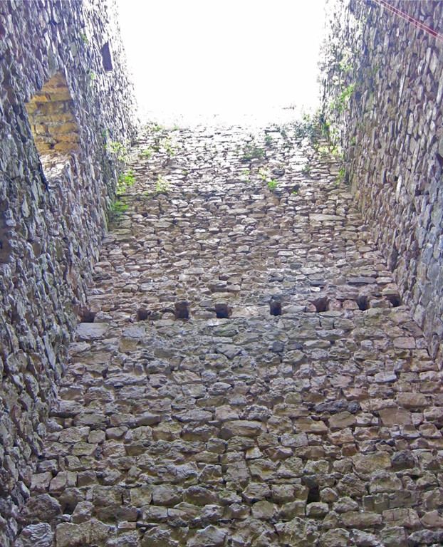 KOE_Tostner Burg 15_jpg-1317667255