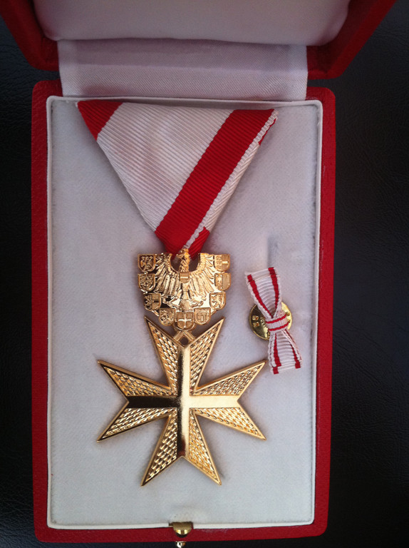 Goldenes_Verdienstzeichen_Rep_-__sterreich1_jpg-1317677223