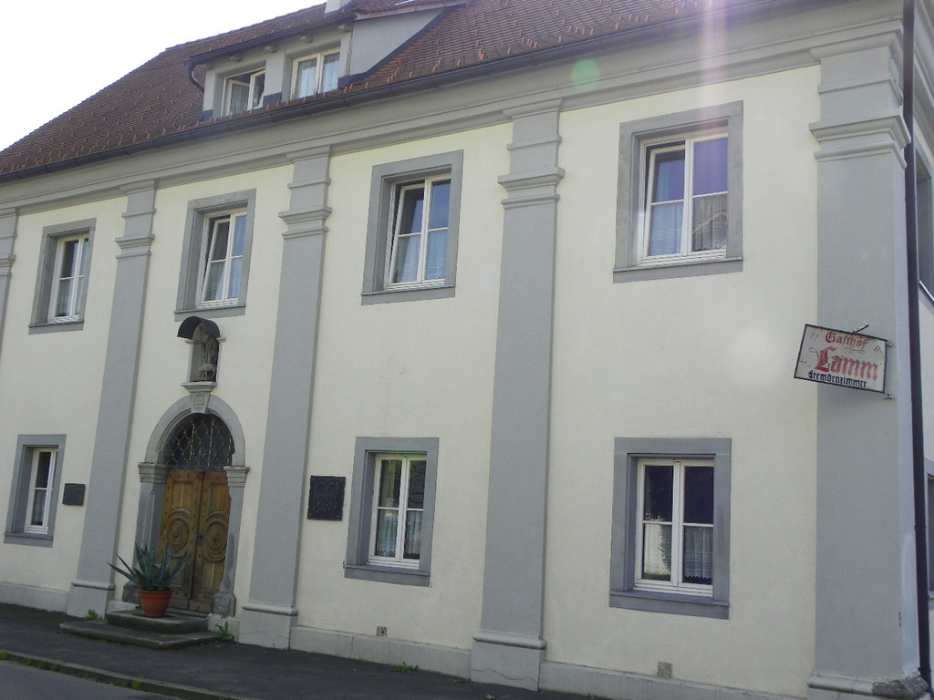 225_JPG-1317679261