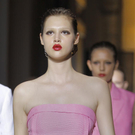 Frühling-Sommer-Kollektion 2012 von Yves Saint Laurent (Pariser Fashion Week)