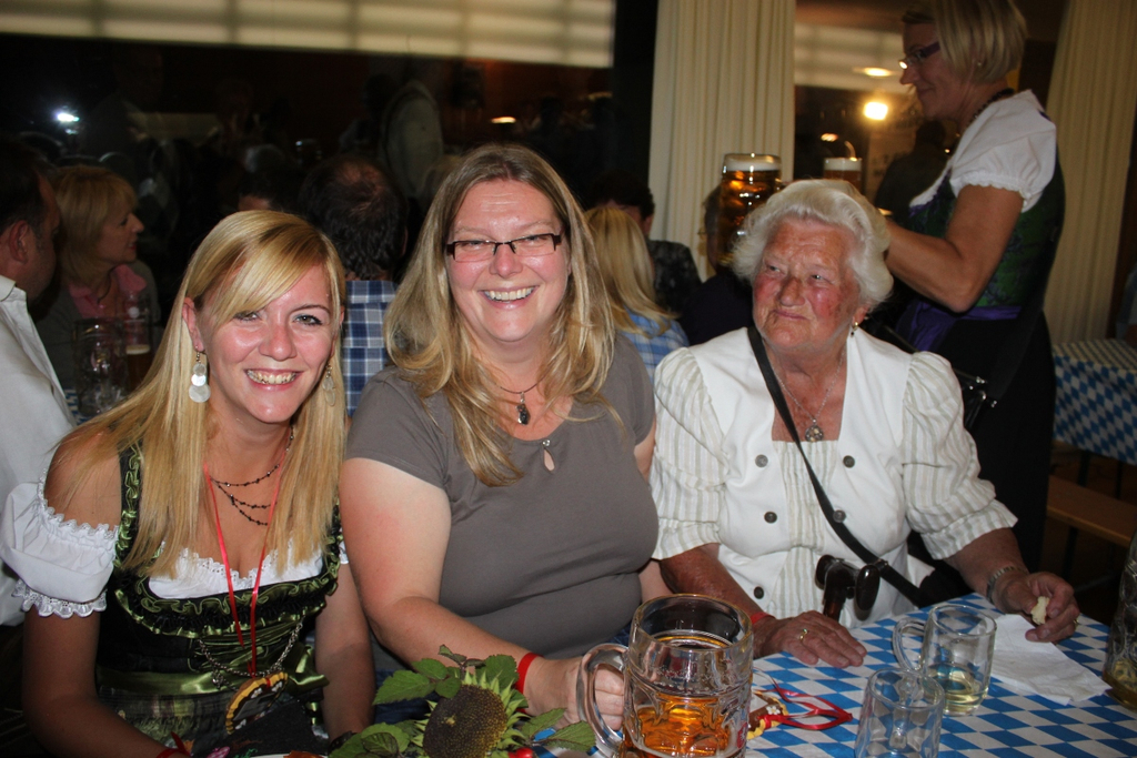 Oktoberfest Bierblosn 2011 _4__jpg-1318148918
