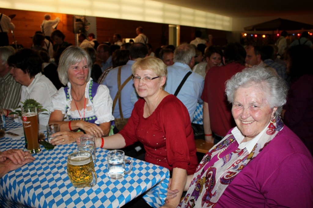 Oktoberfest Bierblosn 2011 _53__jpg-1318149536