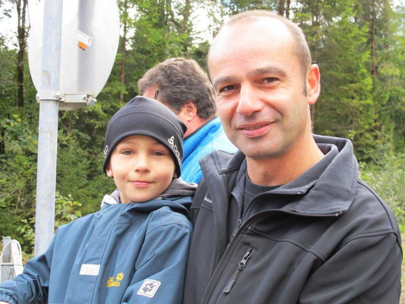 Noah mit Papa Michi.jpg