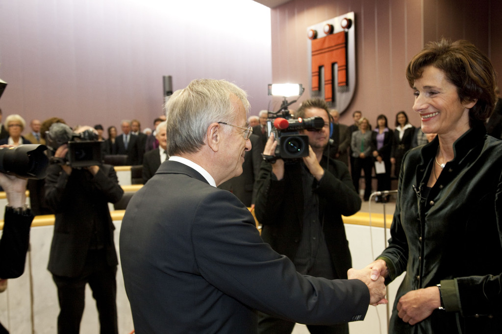 sausgruber_angelobung_mennel2009_01_jpg-1318320446