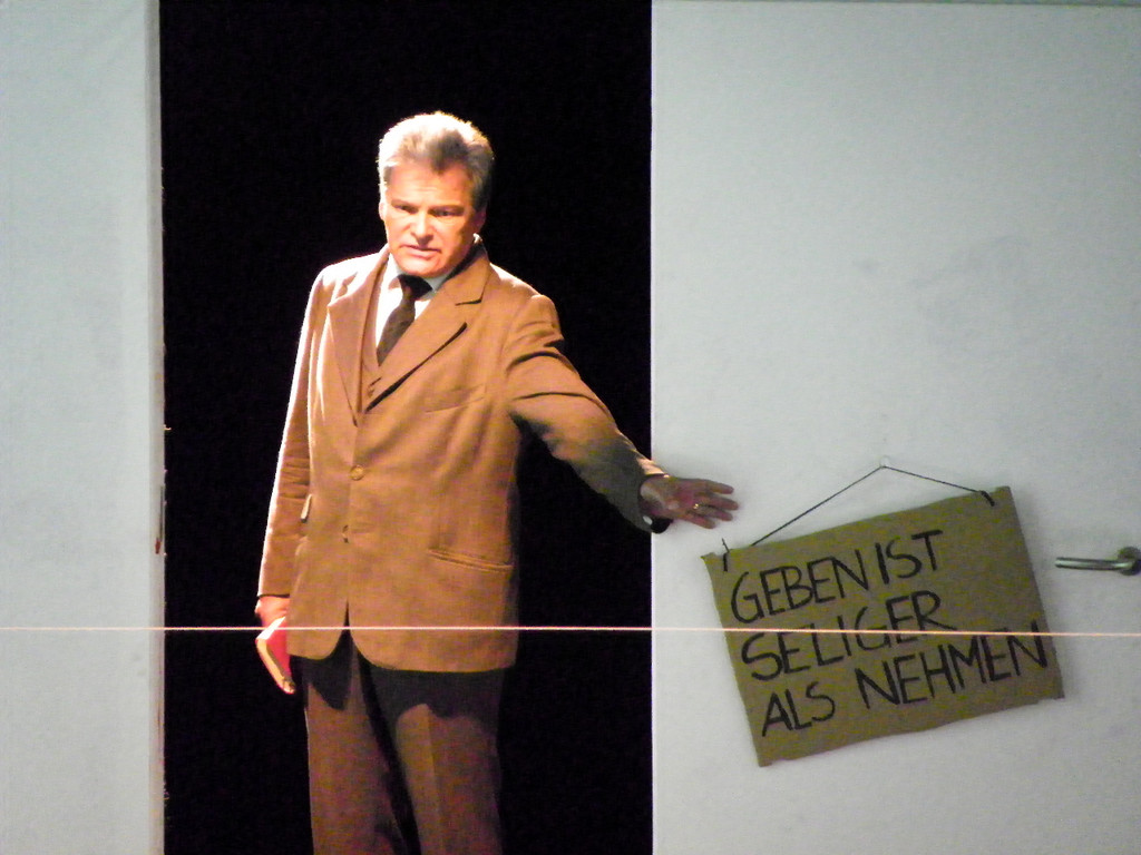 112_7097_JPG-1318456252