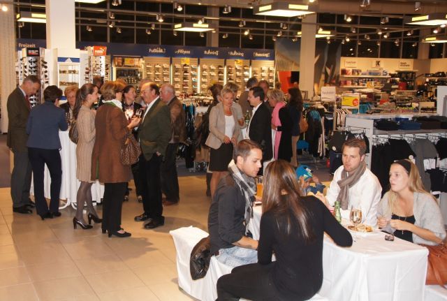 normal_13102011eroeffnungintersportspaktivnews_029.JPG
