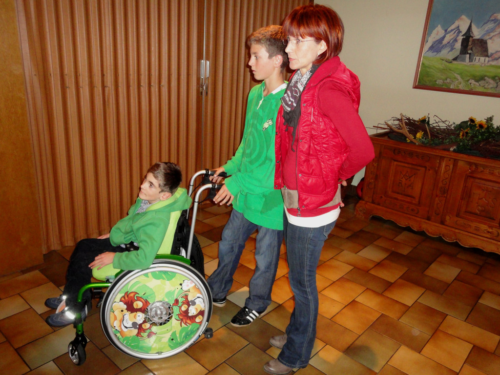 Scheck__bergabe Stunde des Herzens 14_10_2011  _5__JPG-1318794373