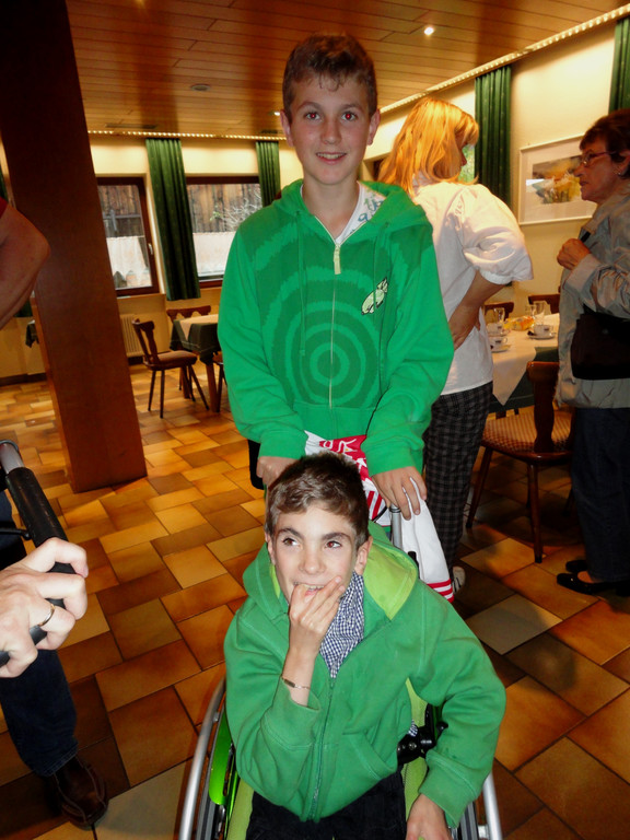 Scheck__bergabe Stunde des Herzens 14_10_2011  _10__JPG-1318794519