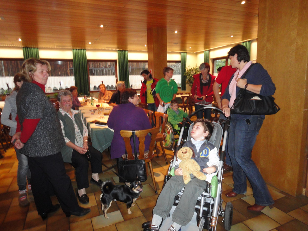 Scheck__bergabe Stunde des Herzens 14_10_2011  _12__JPG-1318794646