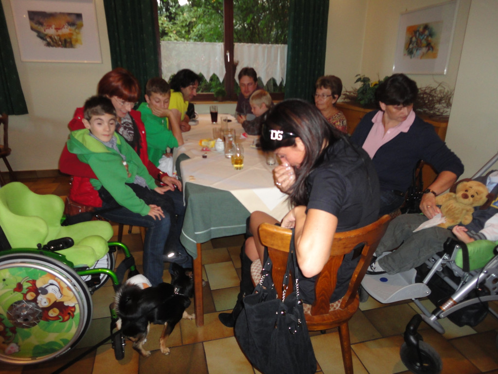 Scheck__bergabe Stunde des Herzens 14_10_2011  _15__JPG-1318794713