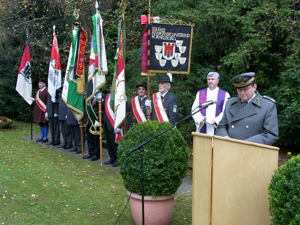 SH105710_JPG-1318842270