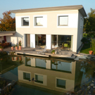Aussenansicht mit Schwimmteich 3.JPG